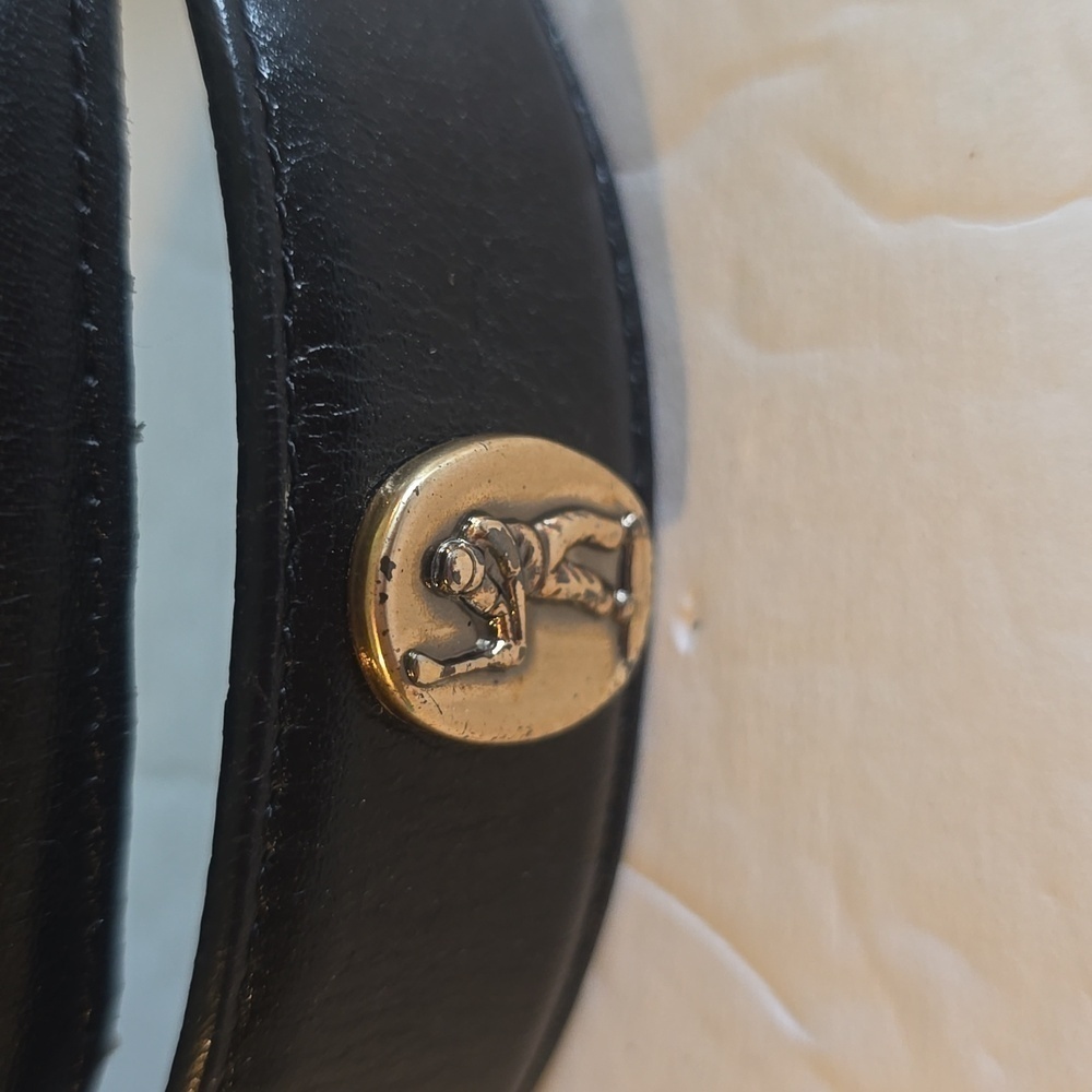Mens Premium Black leather Silver emblem & buckle Golf Belt Vintage Sz.34 - Picture 2 of 9